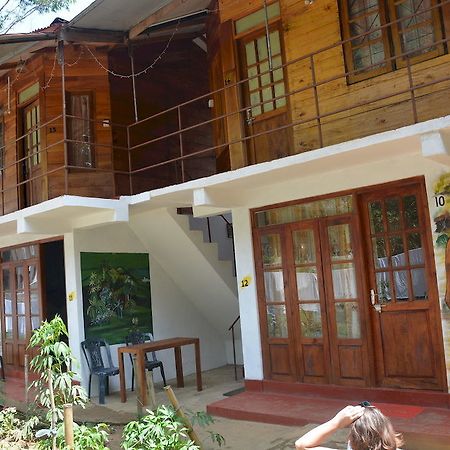 White House Riverside Retreat Nallathanniya Exterior foto